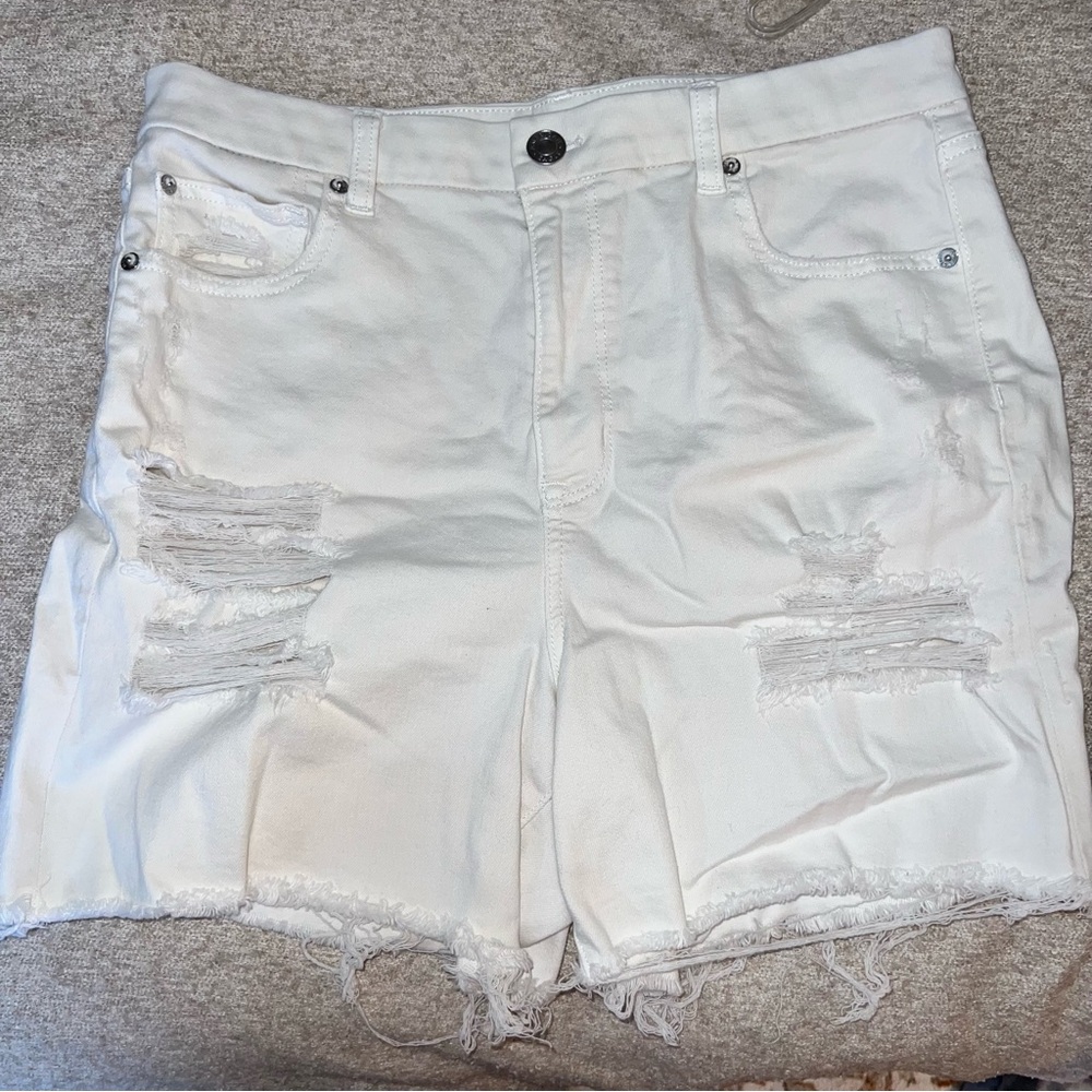 American Eagle White Curvy High Rise Shorts